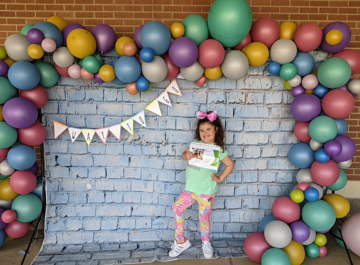 Sarahmo18852284's tweet photo. So proud of my @striblingstars ! She has had the best kinder year thanks to @jamielynyo
#SteamatStribling #kinderawards #almostafirstgrader #proudofher 💞💓👍🏆🤍💖 https://t.co/ZYQmAvaCe4