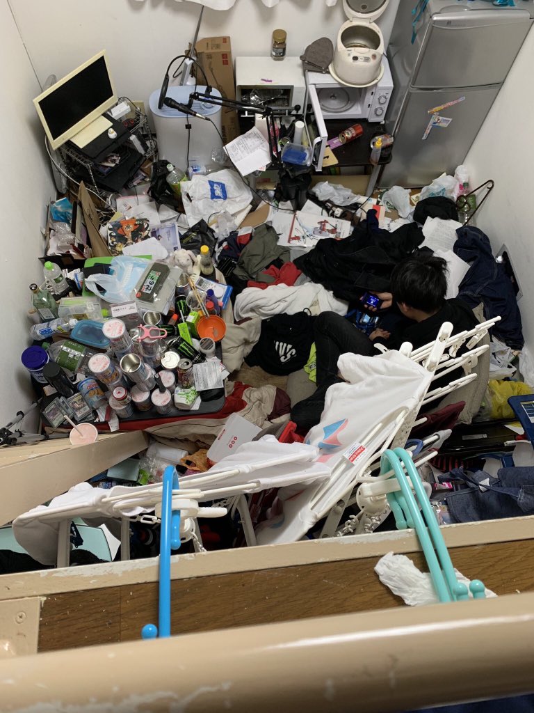 ハッシュタグ 我こそ汚部屋 で自慢のお部屋画像が大量投稿 ゴミが捨てられない部屋とモノが多すぎ部屋の二極化など興味深い結果に 2ページ目 Togetter