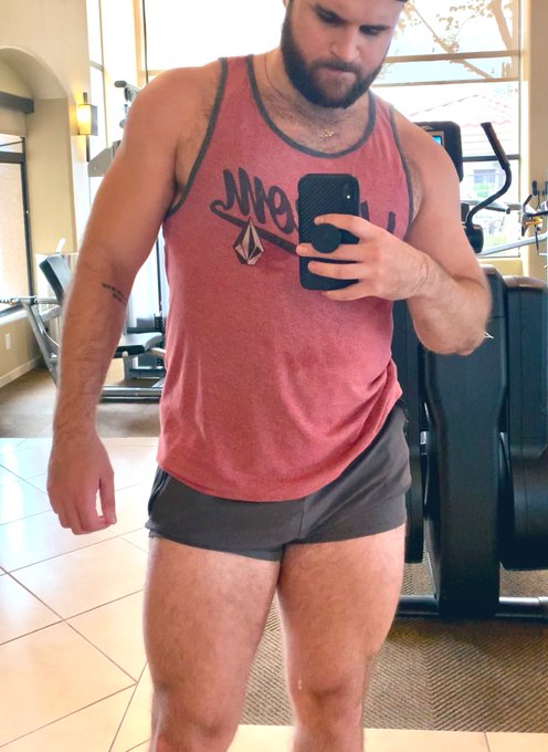 Grow legs grow!! https://t.co/YRN6qeWMwG