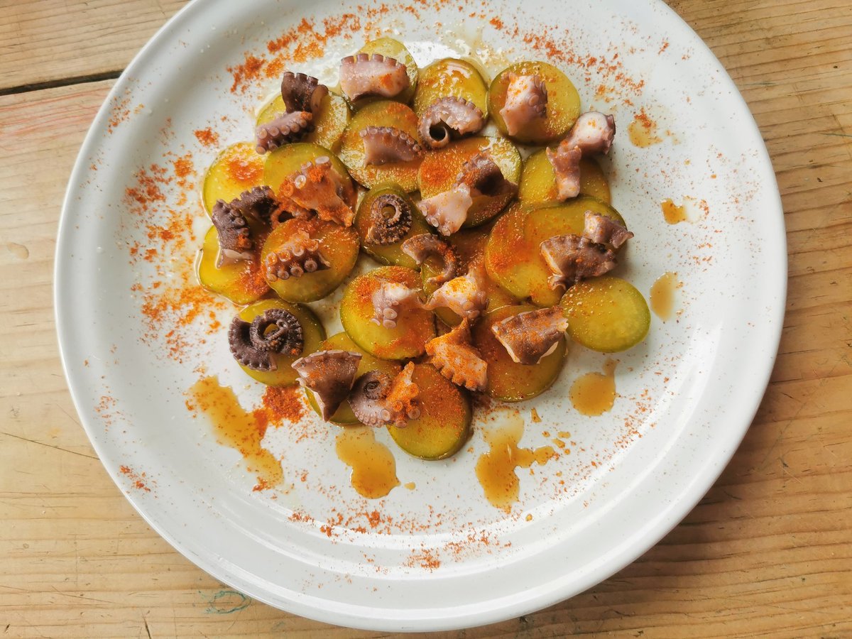 HyoAngelica2's tweet photo. Cocina de mar🐟🐙🐳🐙🐙🐙🐙
Pulpo a la gallega👌 https://t.co/mCpgFvRJD8