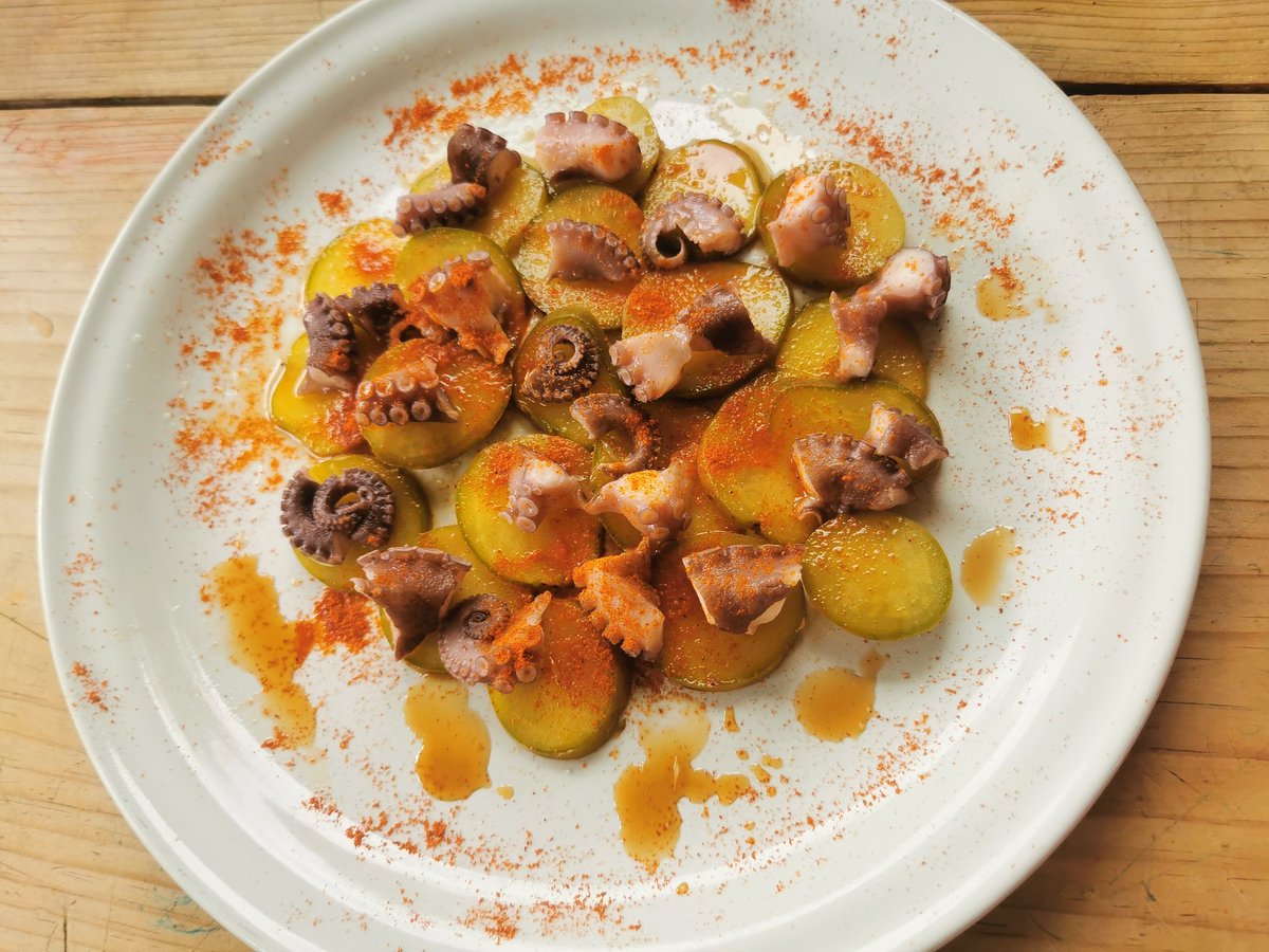 HyoAngelica2's tweet photo. Cocina de mar🐟🐙🐳🐙🐙🐙🐙
Pulpo a la gallega👌 https://t.co/mCpgFvRJD8