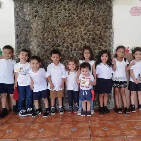redcudicr's tweet photo. ¡Gracias por frenar la pandemia desde el inicio!
Gracias por su entrega y por enseñar a las niñas y a los niños de todo el país a cuidar la salud de todas y todos. ¡Esto es solidaridad!.
Centros infantileso alternativas de cuido de TODO el país.
#PactoCR
#FrenaLaOla https://t.co/QZkoHZULJ8