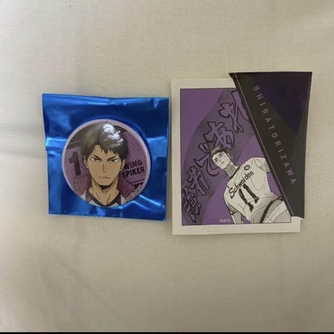 RomeoSs6's tweet photo. ハイキュー!! 譲渡

譲:牛島若利 ハイキュー展 ステッカー
ナンジャタウン 「セッターへレシーブをあげろ！」参加賞 缶バッジの2点
求:400円(送料はこちらで負担致します)

メルカリ対応可/発送方法は普通郵便で考えていますがメルカリ便ご希望の方は+50円で可

検索からもお気軽にお声掛けください https://t.co/yHXPFNvaxH