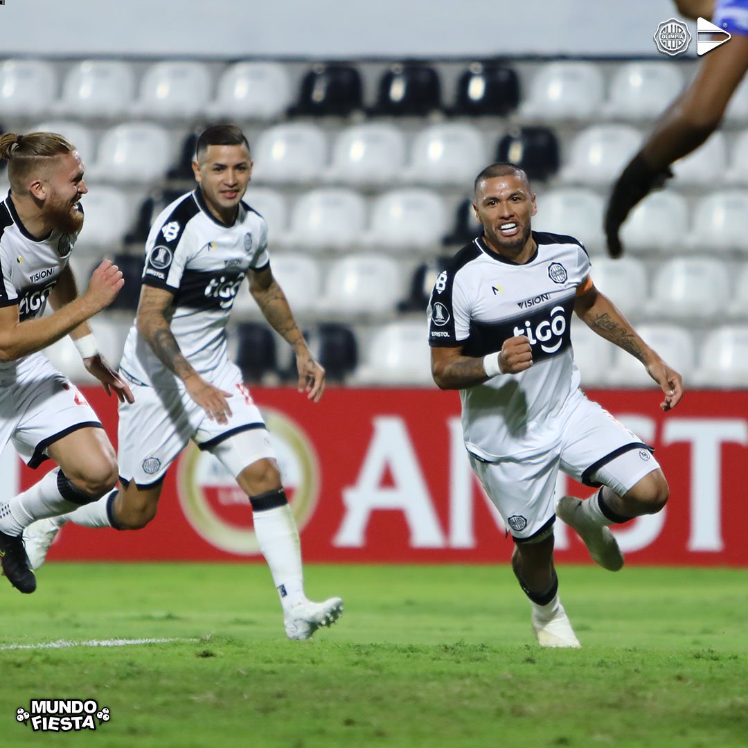 OlimpiaMedia's tweet image. ¡Noche para la historia! 🌎

Estirpe, garra, corazón. @elClubOlimpia, volvió a inscribir su nombre entre los 16 mejores del continente.

📸 Más postales de esta épica jornada.

#NuestroClubNuestraEsencia ⚪⚫⚪