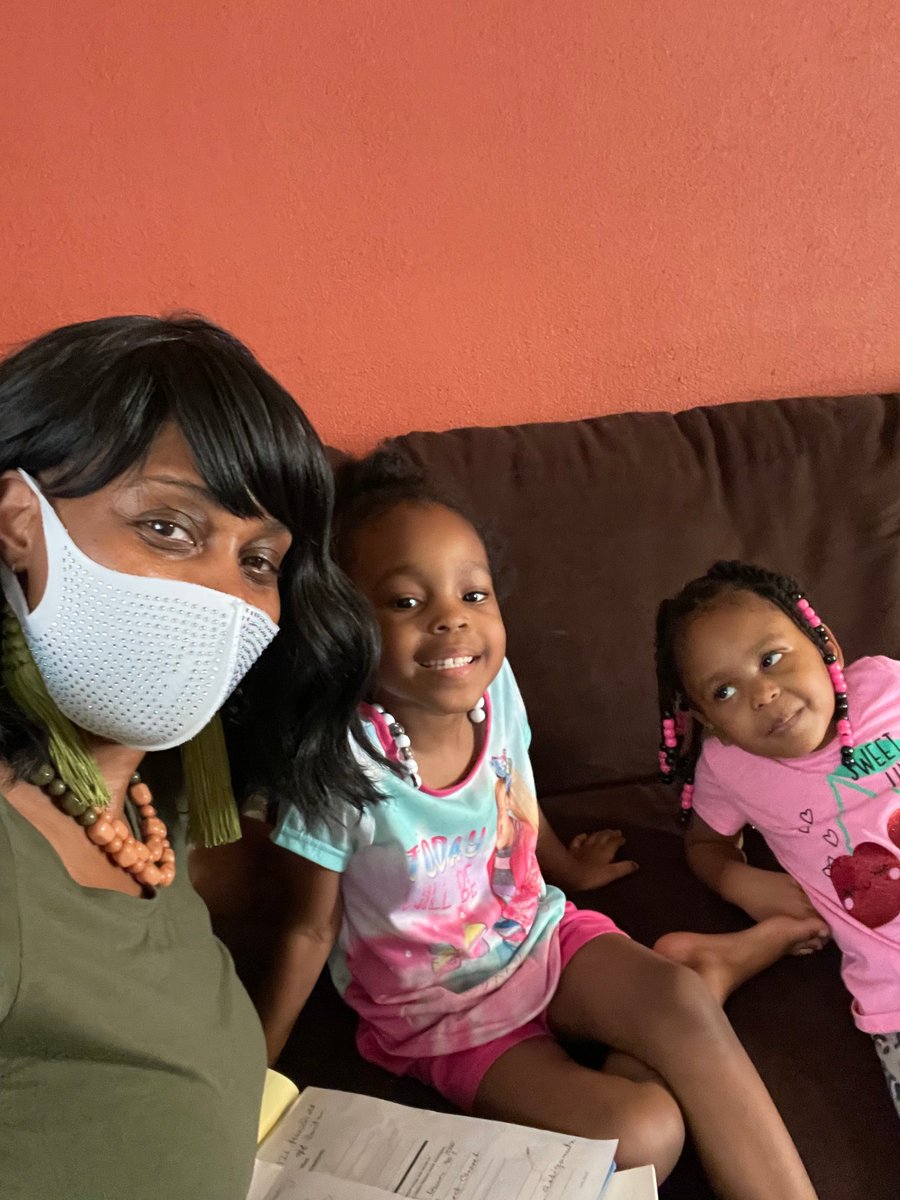 BagleyJTElem's tweet photo. Team MJ (Myers and Jackson) joined the Parent Teacher Home Visit Project. Their first stop was with the Bussey family. #homevisits #PTHVP #bridginggaps https://t.co/jEpaHEAPJS