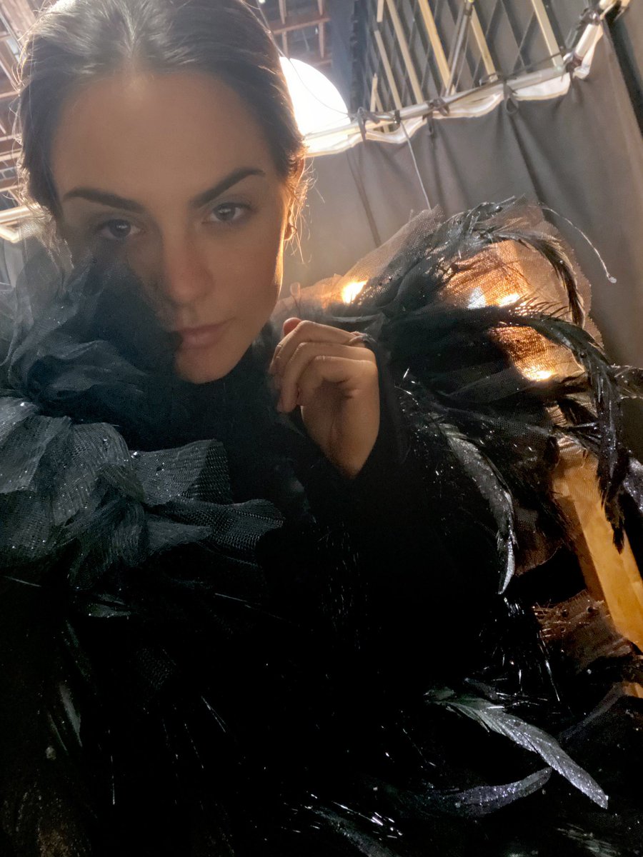 iamjojo's tweet photo. Peek-a-boo, it’s meee, Black Swan 🖤 🦢 @MaskedSingerFOX #TheMaskedSinger https://t.co/yf97heMCwp