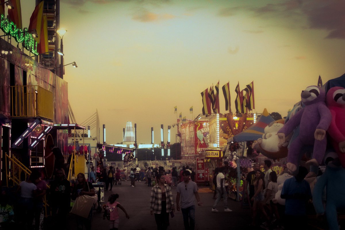 QTdakidd's tweet photo. At the fair wit it ‼️🎡
#EpicPhotos #PerryFair https://t.co/FrVAfU6kN6