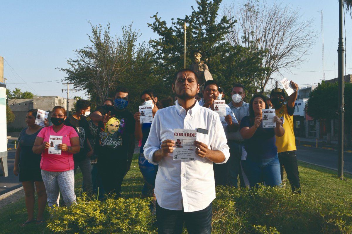 tumbaburross's tweet photo. Ya llegué a Torreón, Coahuila y @AntonioAttolini sigue sin darme la cara para debatir.

Le espero en el cruce donde cada domingo el sin vergüenza se atreve a pedirle el voto a la gente cuando tendría que estarles pidiendo perdón.

#AttoliniCobarde https://t.co/kiAEjs1wKU