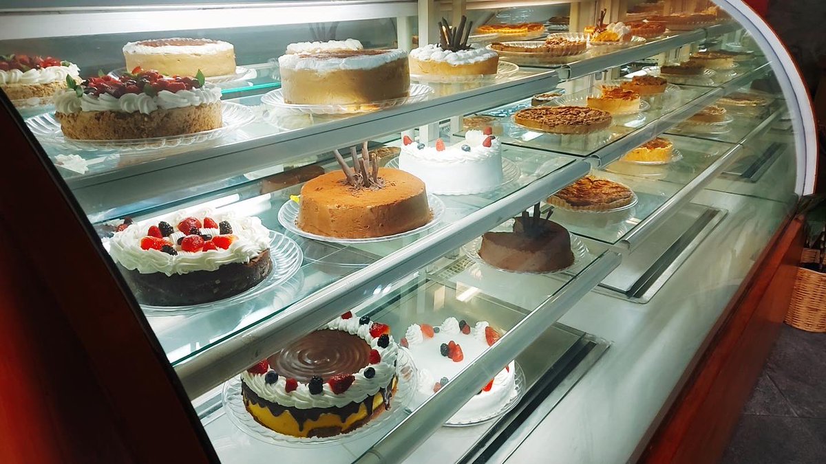 ¡Festival de sabores 🌈🎂! De limón, chocolate, frutos rojos, manzana, pera y muchos más 🍫🍎🍋
-
Siempre hay un pastel o tarta especial para cada quien 🍰🥧
-
Ven por tu favorito a <a href="/Oaxacalifornia_/">Oaxacalifornia</a> 🍃🍁
-
#LaPasión #PasteleríaFina #Pastel #Pastelería #Repostería #Europea #Oaxaca