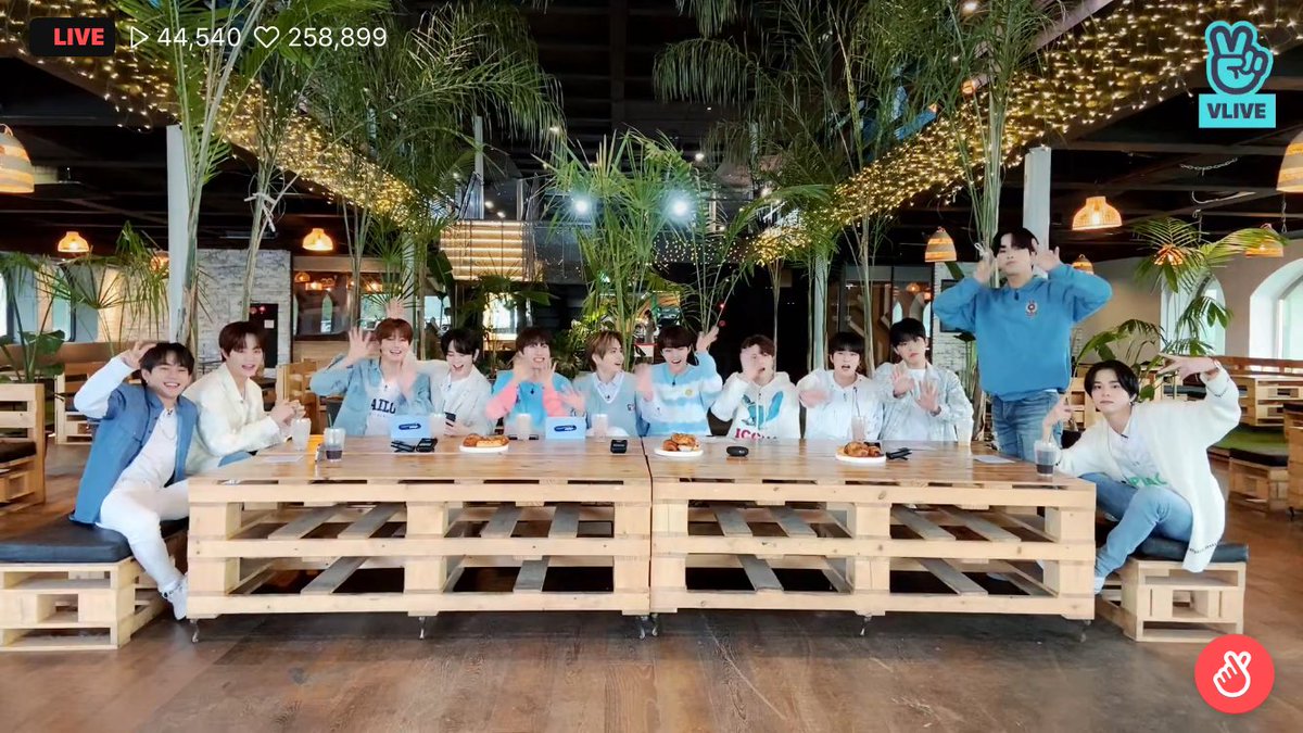 ซาฮิบอกว่ากำลังถ่ายเทรเชอร์แมพกันอยู่เลยครับ ส่วนชื่อไลฟ์คือเทรเชอร์มาสปอยเทรเชอร์แมพ  😭