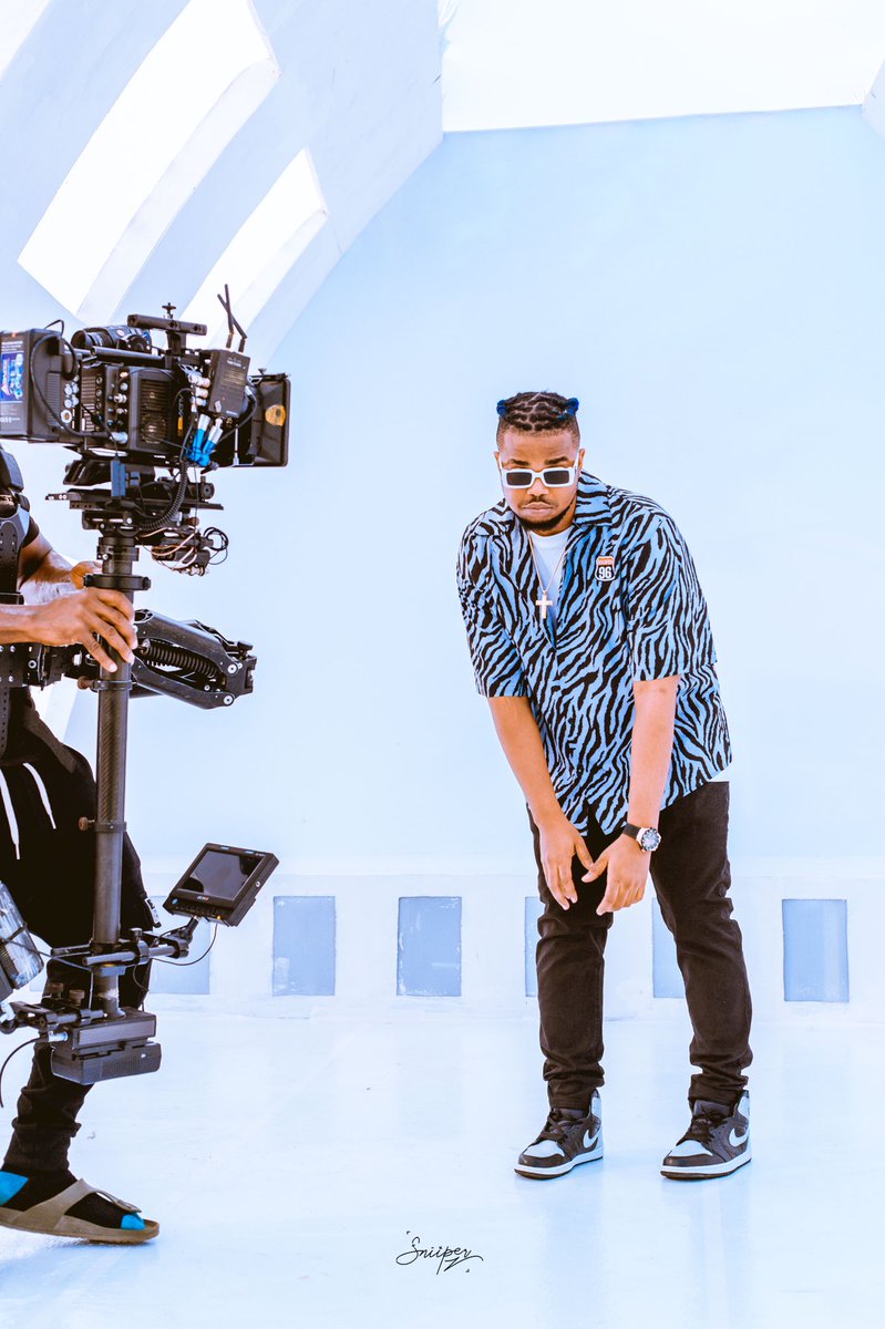 hollatweets_'s tweet photo. #JUNE11 for Starboy ๐ #PONDIT @rexxiepondabeat https://t.co/fpp9qvECZ2