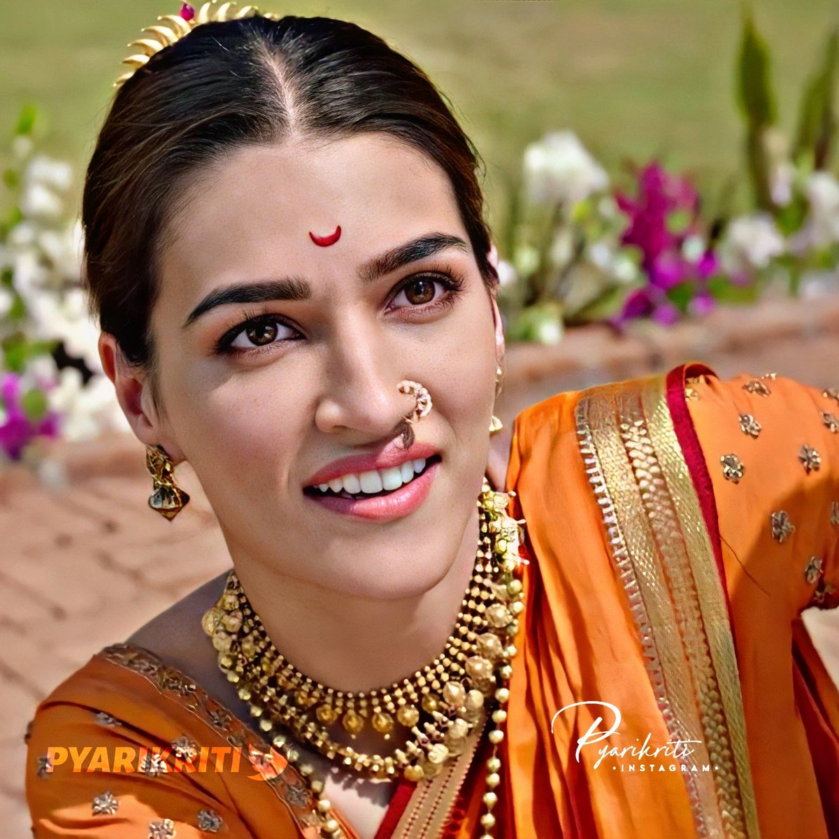 yashh0818's tweet photo. She as Parvati Bai ❤️✨
@kritisanon 🌏❤️
@GeetaSanon 
@rahulsanon59 
@NupurSanon 
#KritiSanon #KritiSanonHQPics #beautiful #beauty #Smile https://t.co/4jMFsxz5lt