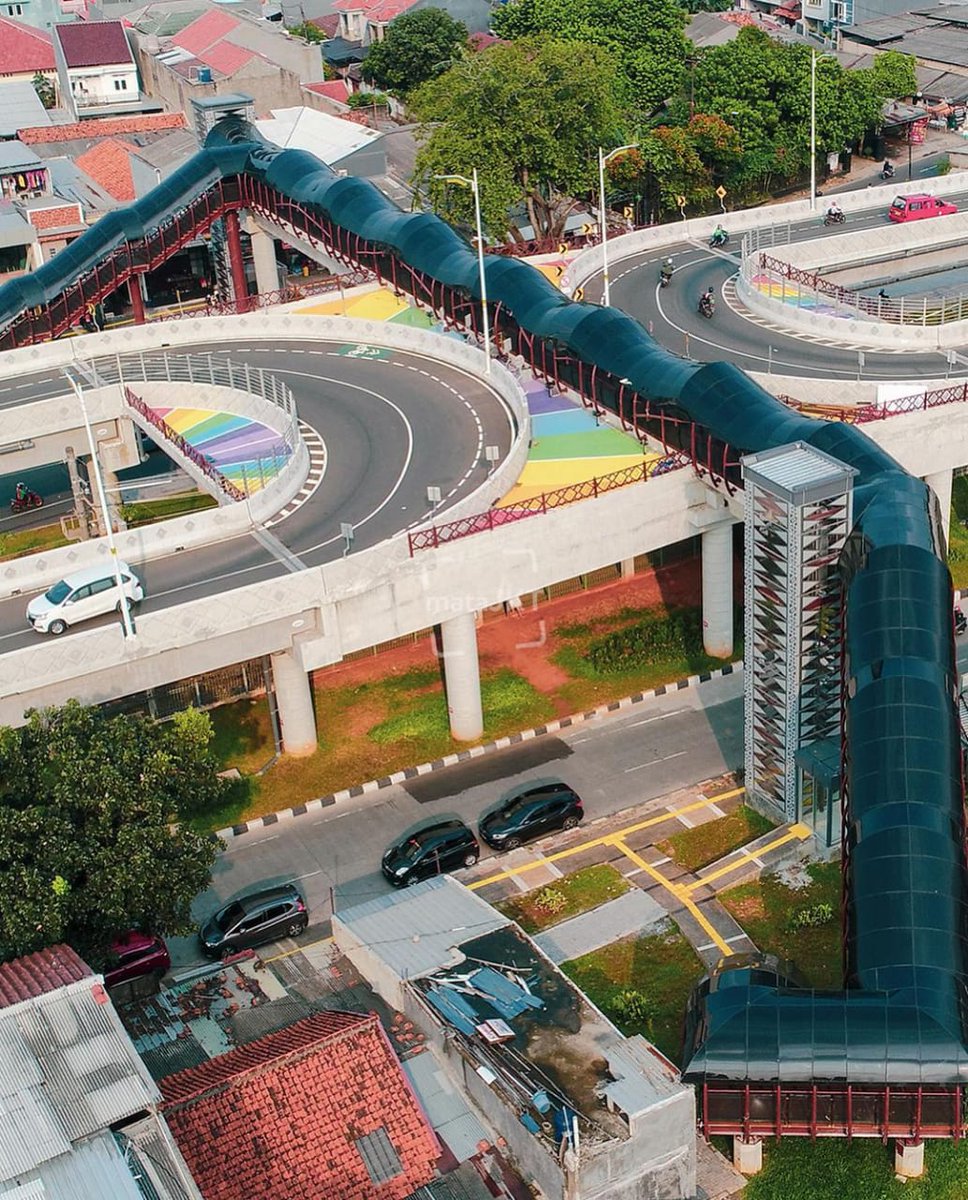 DKIJakarta's tweet photo. Selamat siang dari jembatan penyeberangan orang (JPO) Flyover Tanjung Barat dan Lenteng Agung!

https://t.co/90kyRAEExk 
#jagajakarta #binamargadki #flyovertapalkuda #jpojakarta #kotakolaborasi https://t.co/YnTl5JlFfH