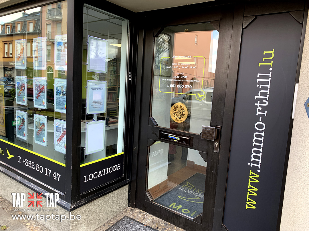 taptapdigital's tweet photo. Solution Vitrine Digitale &amp; Lettrage Corporate pour Agence Romain THILL #Pétange  #Luxembourg
https://t.co/6uoX2hQ7VB
-Affichage automatique !
-Plus de visibilité !
-Vitrines toujours à jour !
#vitrinedigital #digitalsignage #vitrineimmo #affichagedynamique #immobilier #lettrage https://t.co/uGhTViKrw0