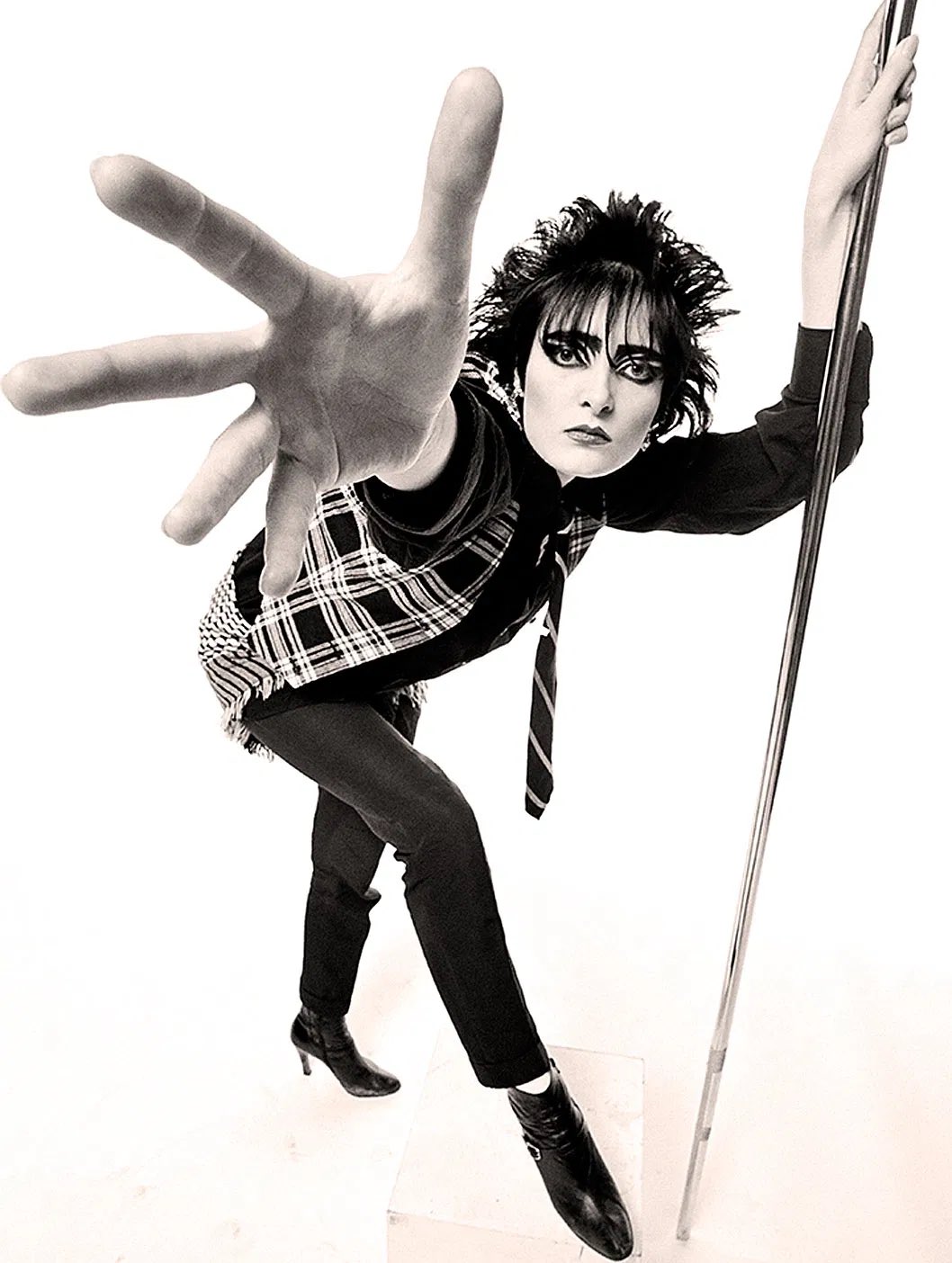 Happy 64th birthday to the incomparable Siouxsie Sioux, one of the coolest singers in the world 