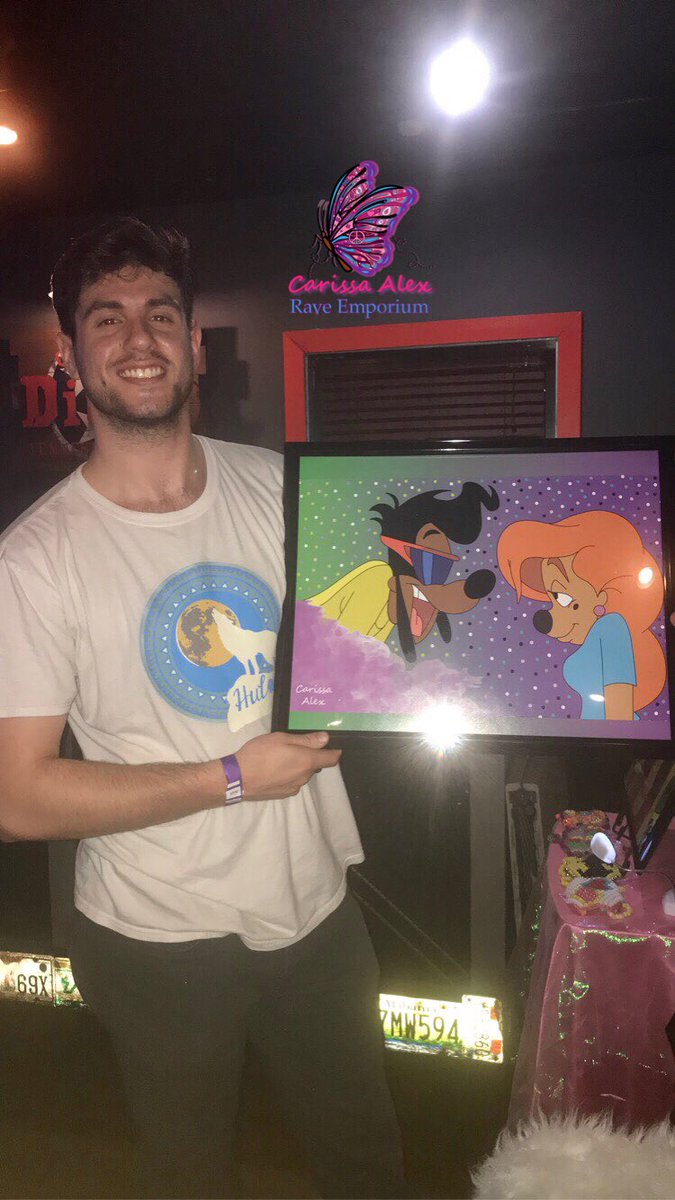 CarissaAlex's tweet photo. #DeepDownLow @ #Sidetracks 🌕🌸✨#EDMTuesdays ⚡️🎉💚💕 #Rave #Rage #Kandi #KandiKid #Edm #EdmTwitter #Alabama #HuntsvilleAlabama #LateNightsEarlyMornings #Artist #ArtistLife #RaveLife #EdmLifestyle #Plur #GoodVibesOnly #CarissaAlexRaveEmporium #CarissaAlex #Gir #Goofy #NewFriends https://t.co/N7zn6MQtSx