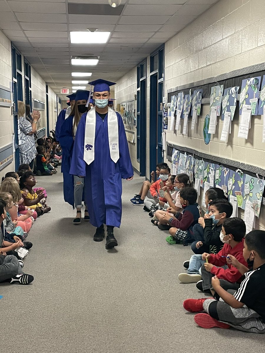 MrsKondo_NBE's tweet photo. Camping day & senior walk, our kiddos had a great time with all the excitement on our campus! I can’t believe we only have 1.5 days left with them. #firstgradebilingual #miniroomtransformation @MrsMFitch_NBE @HumbleISD_NBE https://t.co/NktwF7qGup