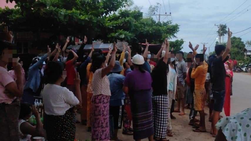 CoffeeDewy's tweet photo. To oppose the military regime, a market strike was held on May 27 at Nyin Maw village, Laung Lone Township, Dawei District, Tanintharyi Division.
#May27Coup
#WhatsHappeningInMyanmar https://t.co/7nM43meXOT
