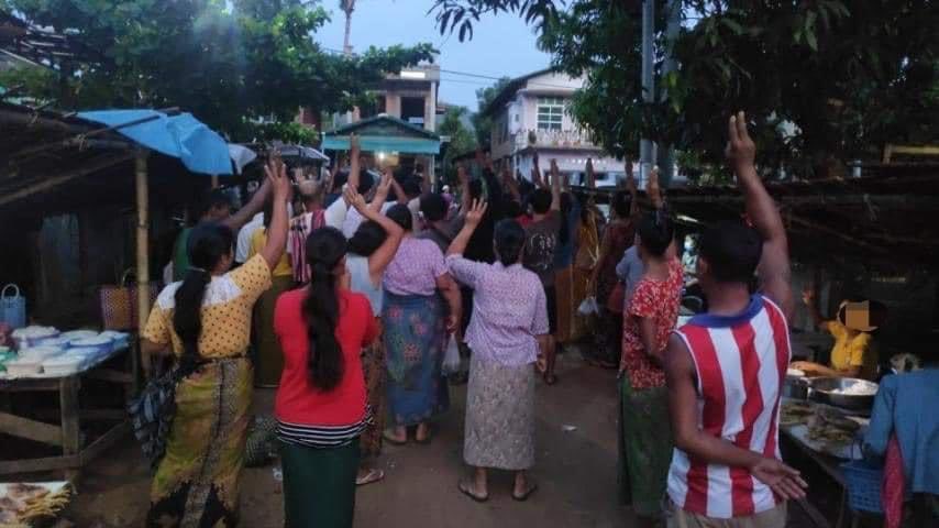 CoffeeDewy's tweet photo. To oppose the military regime, a market strike was held on May 27 at Nyin Maw village, Laung Lone Township, Dawei District, Tanintharyi Division.
#May27Coup
#WhatsHappeningInMyanmar https://t.co/7nM43meXOT