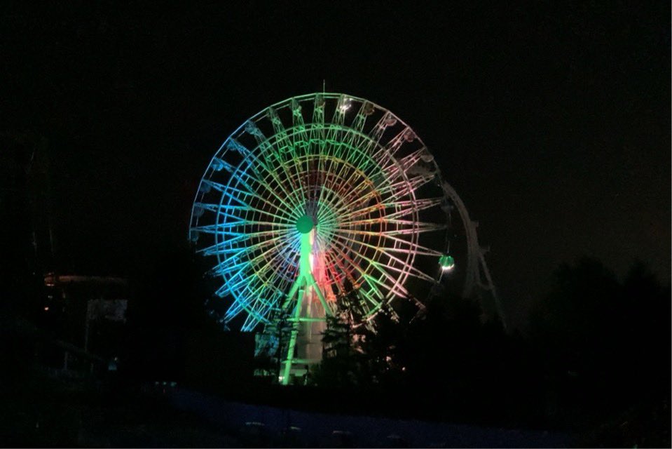 富士急ハイランド 公式 本日の営業情報 こんにちは 昨晩 皆既月食を撮りに行った時に撮れた大観覧車 ライトアップされていて綺麗です 営業時間 10 00 17 00 天気 気温 11 11 00現在 富士急ハイランド 観覧車 シャイニング