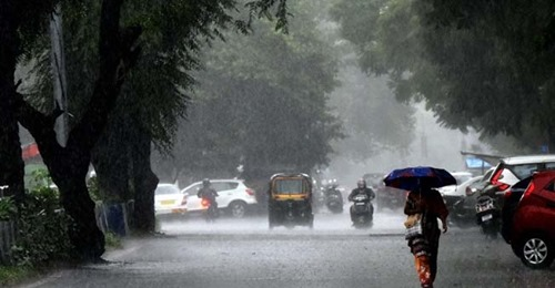 pudharionline's tweet photo. यास वादळाचा थेट फटका महाराष्ट्राला बसणार नसला तरी मुसळधार पाऊस होण्याची शक्यता हवामान विभागाने वर्तविली आहे. उद्यापासून ‘या’ दिवसापर्यंत पाऊस होऊ शकतो.
👉https://t.co/FFzmi7eshm
#yasacyclone #Cyclone #Maharashtra #rain #pudharionline #pudharinews https://t.co/tWFUgLUv0I