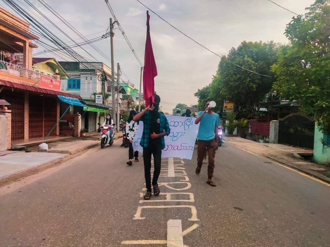 CoffeeDewy's tweet photo. Dawei Coalition Strike was led by youth on this morning. 

#StopInternetRestrictions
#May27Coup
#WhatsHappeningInMyanmar https://t.co/faEtwXS9Rw