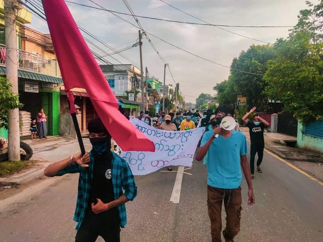 CoffeeDewy's tweet photo. Dawei Coalition Strike was led by youth on this morning. 

#StopInternetRestrictions
#May27Coup
#WhatsHappeningInMyanmar https://t.co/faEtwXS9Rw
