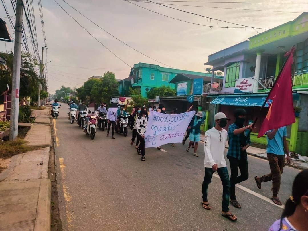 Dawei Coalition Strike was led by youth on this morning. 

#StopInternetRestrictions
#May27Coup
#WhatsHappeningInMyanmar