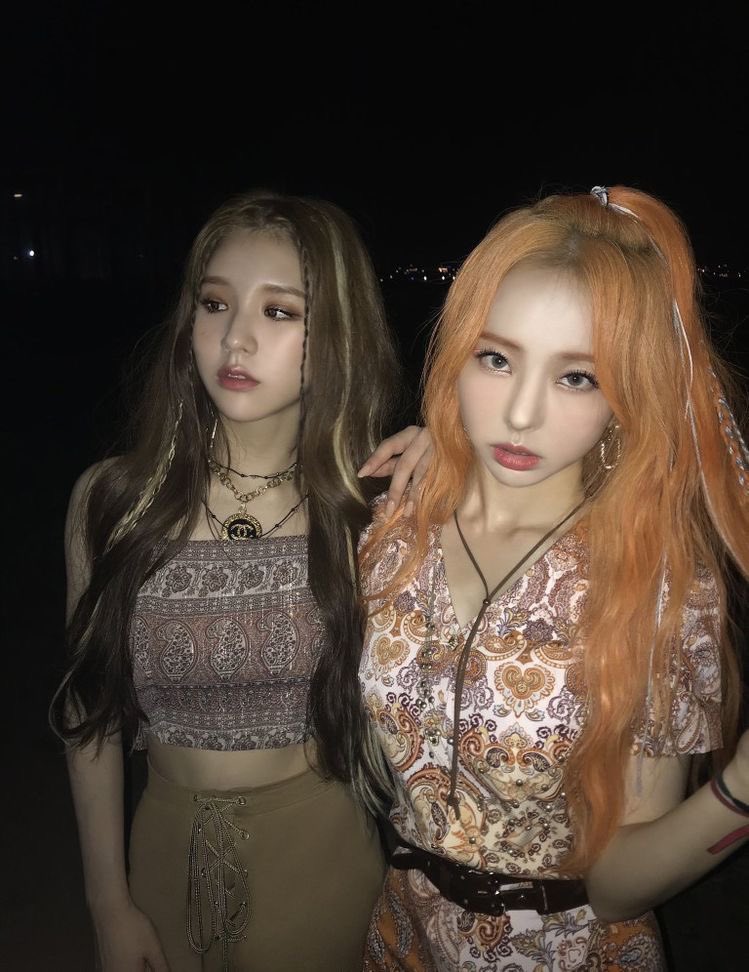 with @hourlyjheejin 
#ViVi #비비 #이달의소녀 <a href="/loonatheworld/">이달의 소녀(LOOΠΔ)</a> ♡