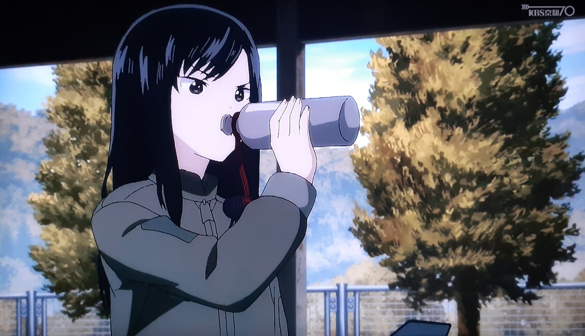 黒うさぎ スーパーカブ 8話 リアタイ視聴 当たり前の様に飲み物シェアしまくる2人 もうすっかり夫婦ですねw しかも小熊関白 やはり同じ一人暮らしでも 親の庇護の礼子と荒波を経験してきた小熊の差でしょうか 多国籍カフェは笑いました 最初母親 外国人
