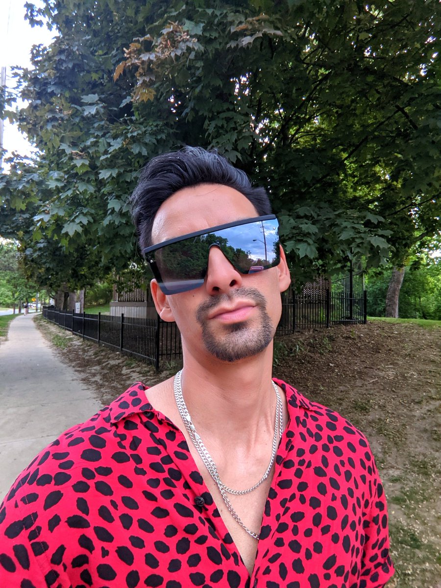 Fashionights's tweet image. All I needed to hear from 2 Habesha girls holler out their car: "you look fucking amazing; you dress fucking amazing" to have me pushed over my already high self esteem cliff.

Cake Eyewear sunnies locked it in just in time for #Pride 

#FASHIONIGHTS

instagram.com/p/CPW8xHvNqFK/…