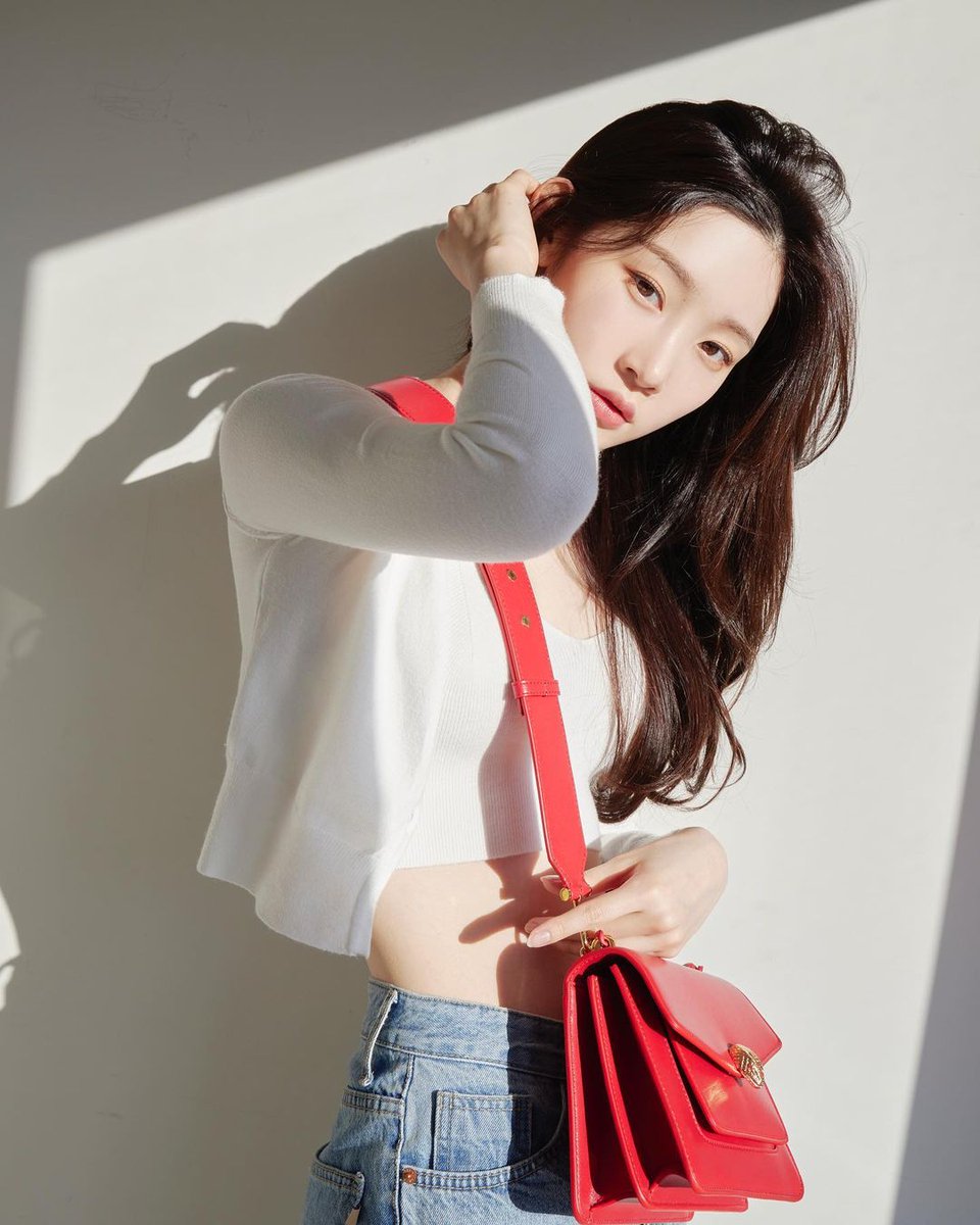 chaeyeon pics tweet media