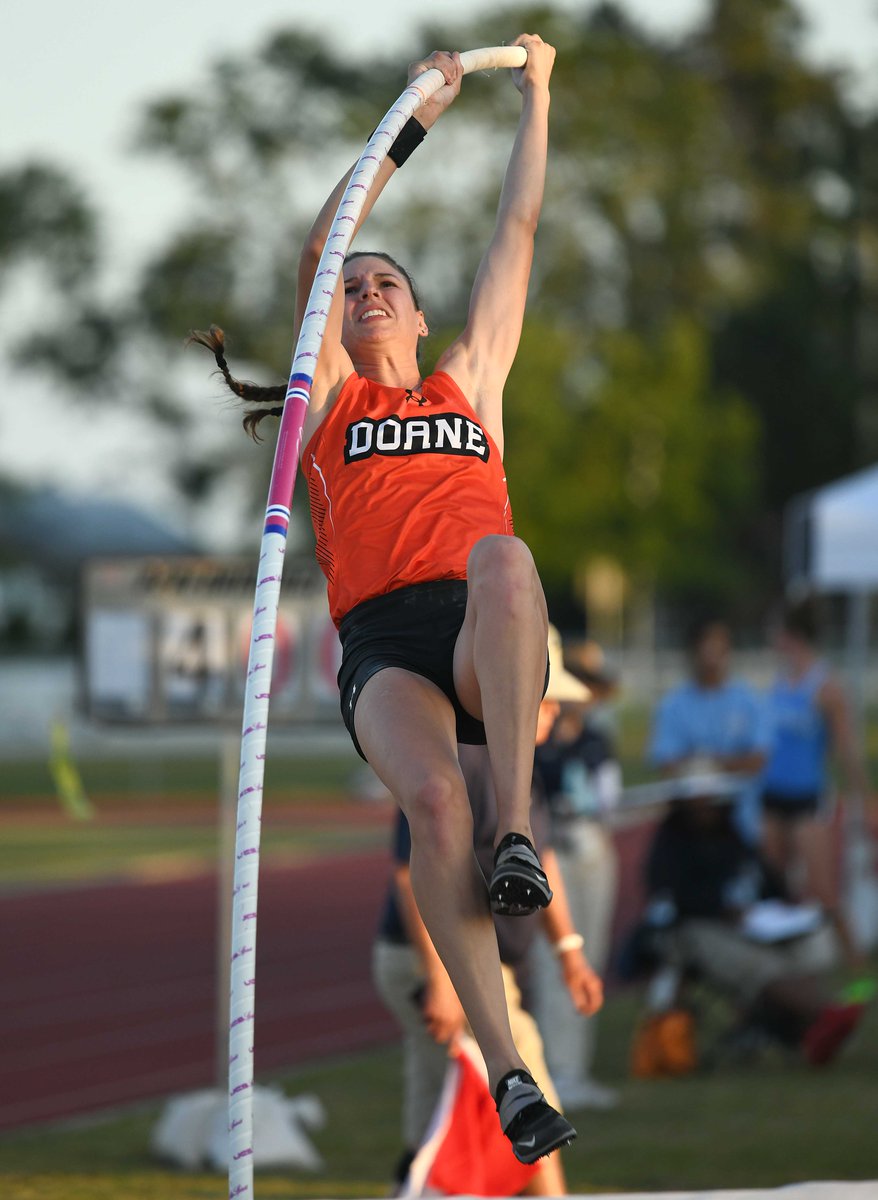 Scoop_DoaneTF's tweet photo. #NAIATrack women's pole vault: #DoaneTF's @shortney39 4th, 3.90/12-9.5 https://t.co/HVhGiWdjkE