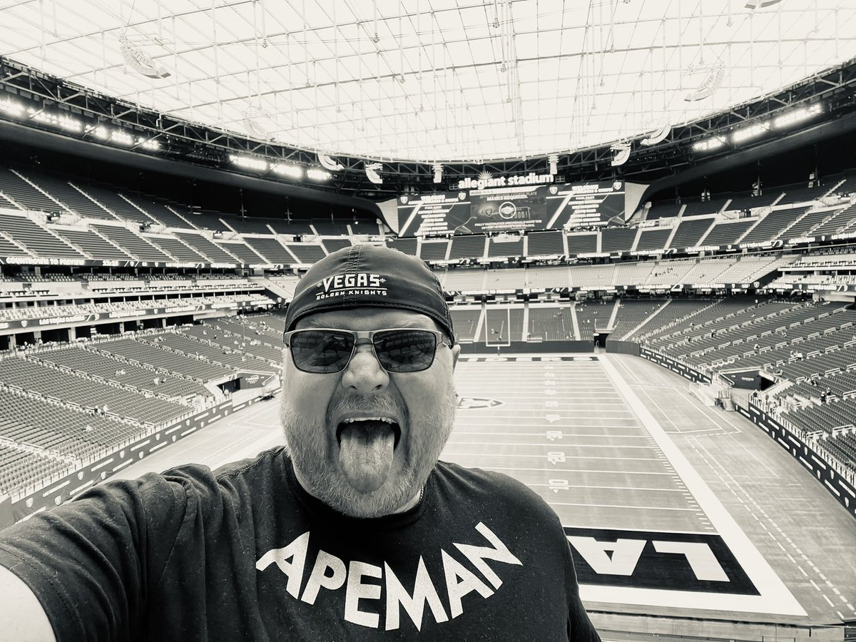 jaymzdenning's tweet image. What a place !
Great day looking at the seats !
@Raiders @apemanstrong #RaiderNation @las_rsc