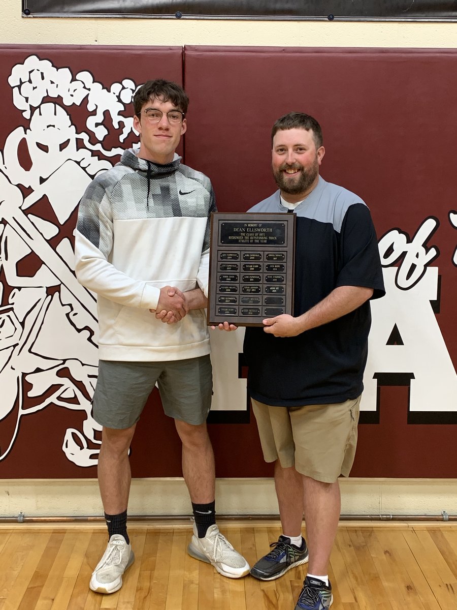 HinsdaleRaiders's tweet photo. 2021 Dean Ellsworth Most Outstanding Track Athlete! 
Jesse Lee https://t.co/UQvOeS4sHP