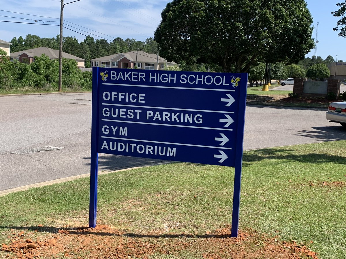 Signpromobile's tweet photo. New signs for @BakerHighNews   #signpromobile. https://t.co/6NeRKBAD4P
