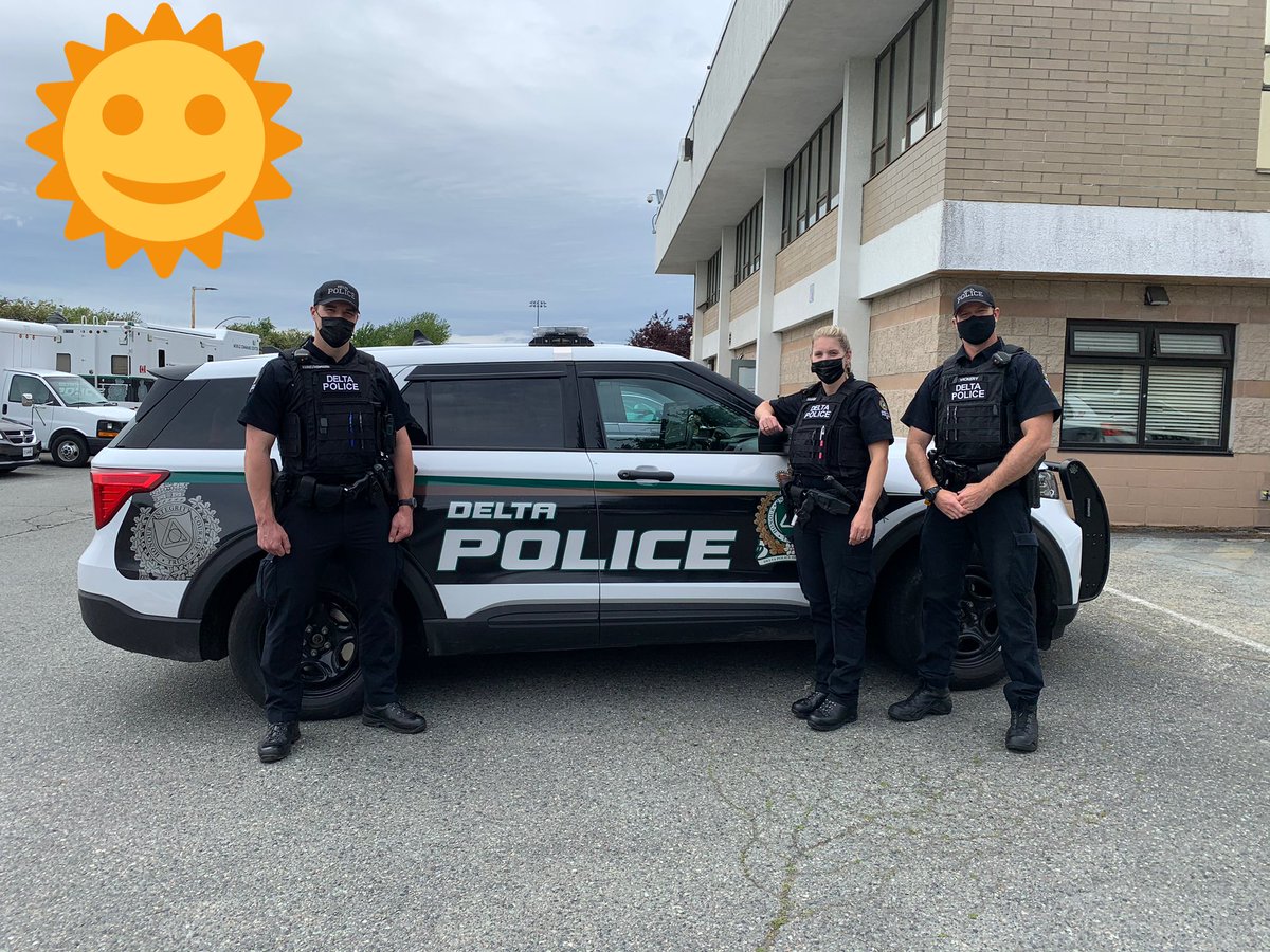 DCCDavey's tweet photo. I ran into three of #Delta’s finest sporting their top of the line new outer body armour vests - nothing but the best for the best! #joinDPD #DeltaGrown #WeAreHiring #communityfirst #bestjobever #ilovethisplace #alwayssunnyindelta @deltapolice https://t.co/r1o2uZPlWV