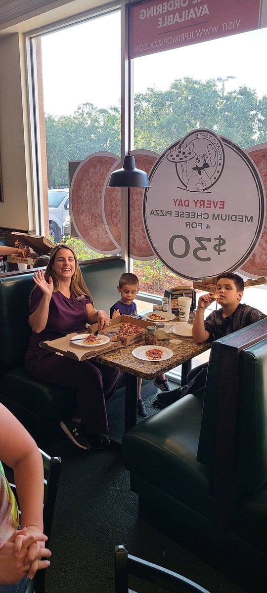 danieastew's tweet photo. @PLEgators families everywhere at @PLE_PTO IL Primo pizza night https://t.co/rdUf0qx6CE
