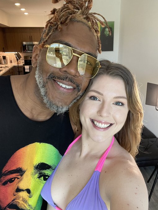 Ella Nova’s pics and videos