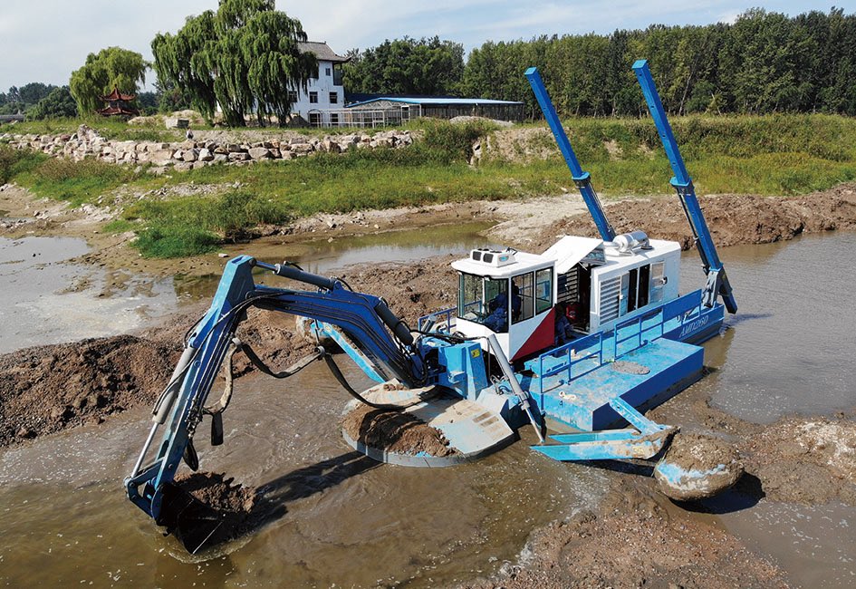 RelongJoy's tweet photo. Water Master 
multi-function dredge!!
#dredger
#harvester 
#lakemanagement 
#workboat https://t.co/46iYN2QvoW