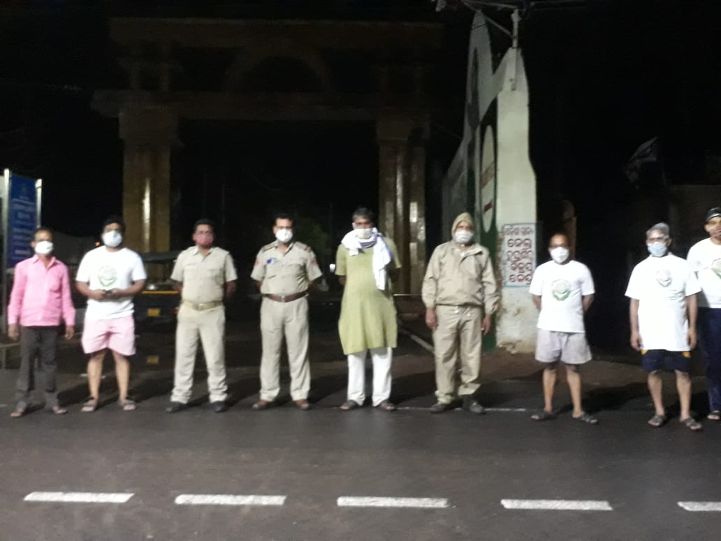 kalingaaid's tweet photo. #KalingaAidFoundation Volunteers distributed Cooked food at different places of @CMCCuttack as Relief after #CycloneYaas. Heartiest thanks to all  Volunteers, Donors &amp; @odisha_police  for their support

@CMO_Odisha @Naveen_Odisha @SRC_Odisha @CuttackDM @Amar4Odisha @singhnandlal https://t.co/iEENE7Bdbj