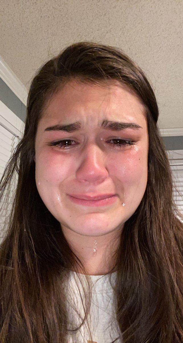mackenzieeemm's tweet photo. phoebe died https://t.co/DmiE1NwSIY