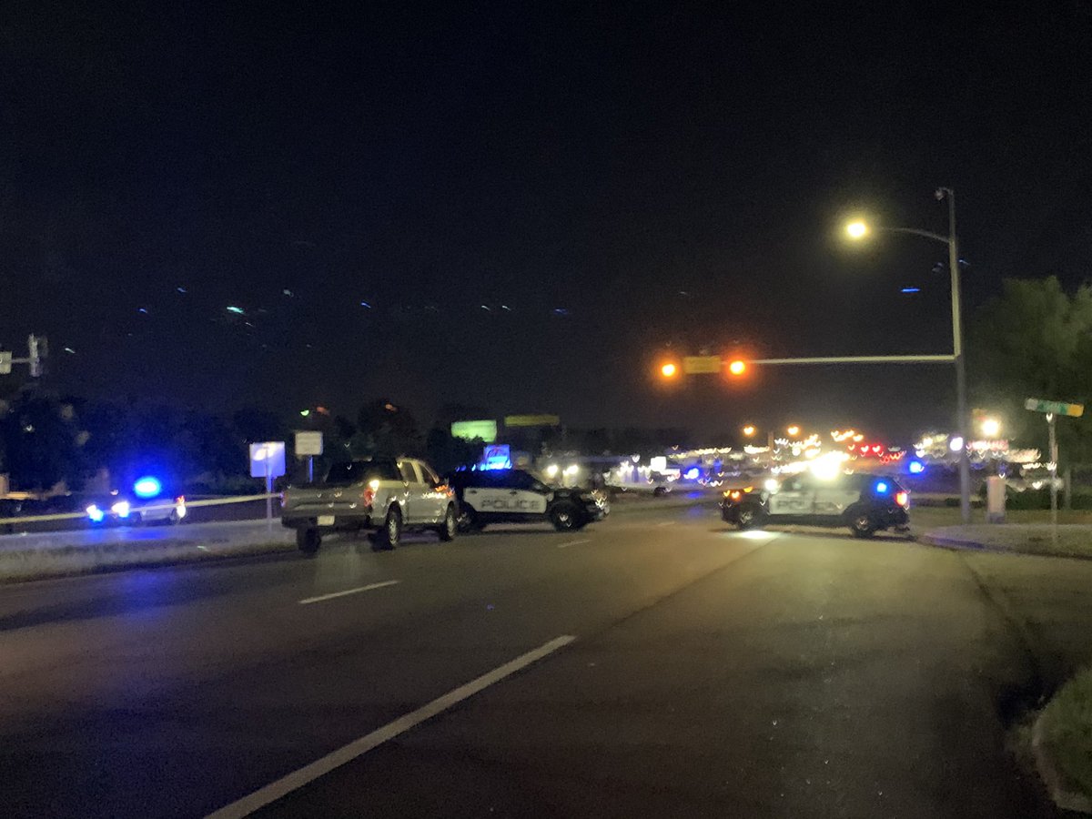 WilliamJr96's tweet photo. Lanes appear to be stopped going both directions https://t.co/G5cqB99oGJ