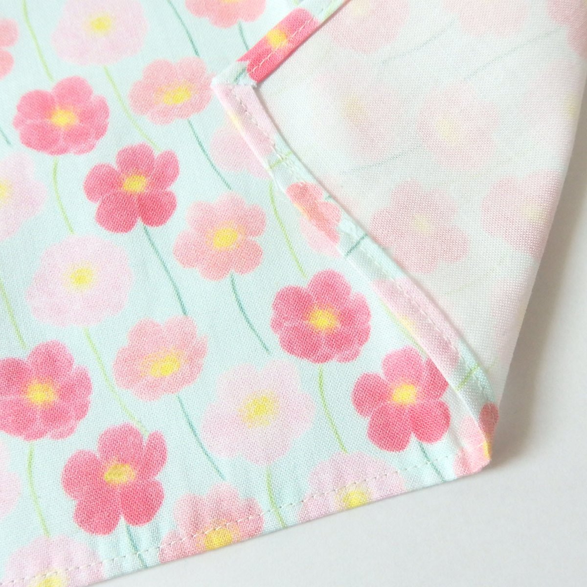 shocots_'s tweet image. フォロー&amp;amp;RTしてくださった2名様に、新商品のコットンハンカチ1枚ずつお渡ししたいと思います💕

①〜④の中でご希望の柄がございましたらこちらのツイートにコメントでお教えください✨
コメントいただいた番号の柄をお渡しさせていただきます♪

↓詳しくは下記に続きますのでご確認くださいませ。