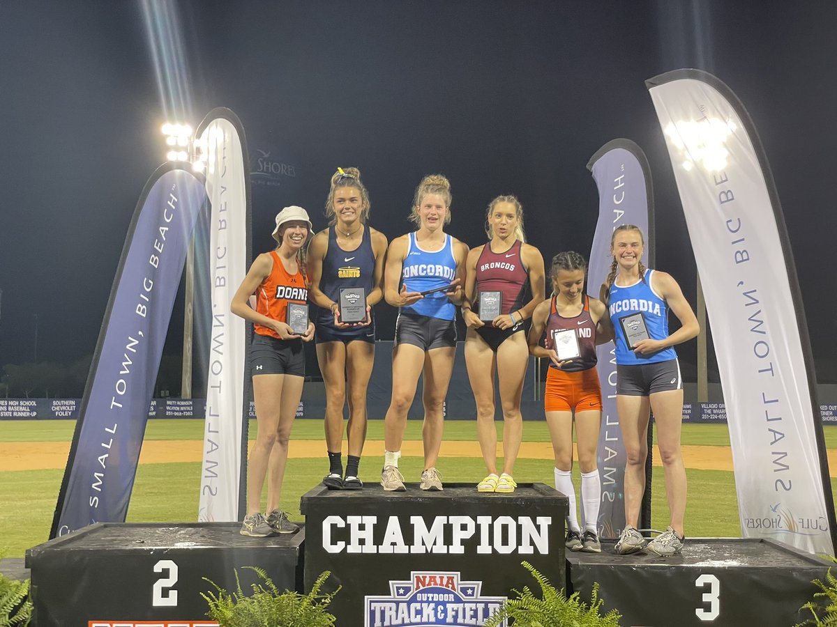 doanepolevault's tweet photo. These two made it a Great Day to be a Tiger. Congrats to Courtney for jumping 3.90m (12’ 9.5”) for a 4th place finish at Nationals and to Alyssa on another great season https://t.co/8uCZRJ24EK
