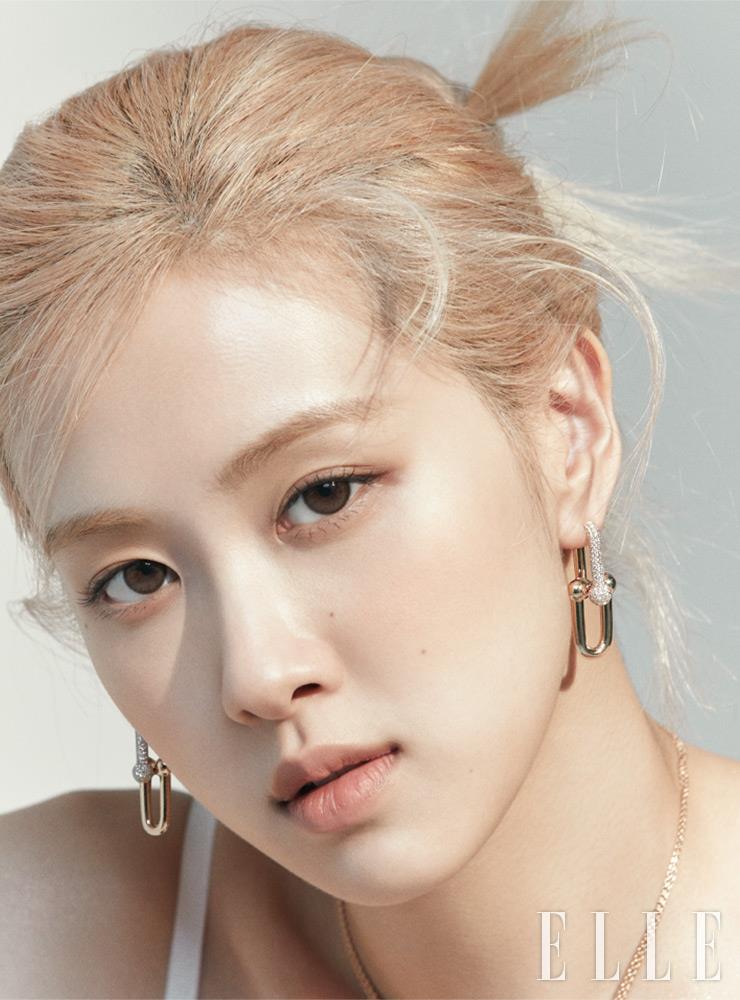 roses_indo's tweet photo. Rosé dalam Elle Korea ❤️❤️

#ROSÉ #로제 #BLACKPINK #로제 #블랙핑크 https://t.co/NuzNGPUxJy