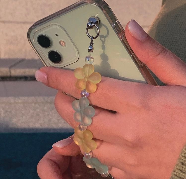 𝒎𝒐𝒐𝒅𝒆𝒍𝒊𝒄𝒂𝒕𝒆 tweet media