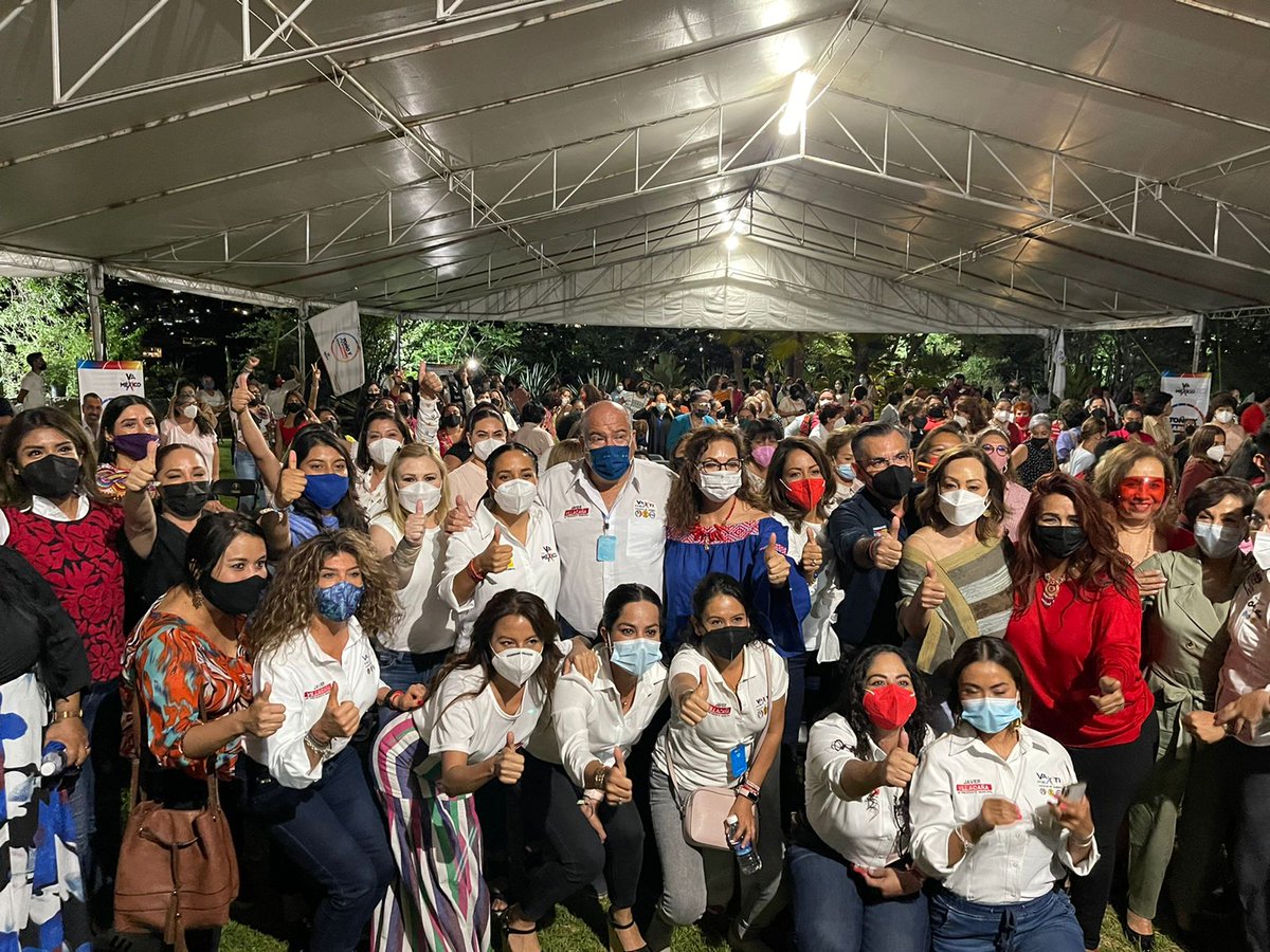 ItzelCasique_'s tweet photo. Las mujeres somos diversas y es en esta diversidad que radica nuestra fortaleza​. No hay futuro sin diversidad. #OaxacaDeJuárez  #LasMujeresConfiamosEnJavier @JavierVillacana @aeertiger https://t.co/o5uFfQm7jQ