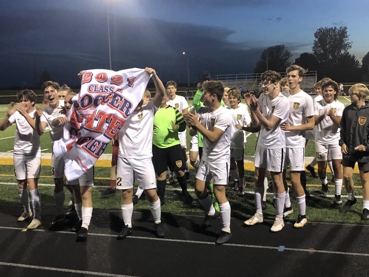 Dk_krebsbach10's tweet photo. ON TO STATE.    Let’s go lift a trophy. https://t.co/3i69sv7DpL