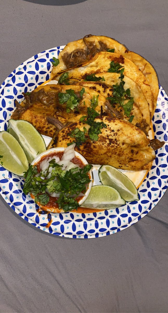 bigmamaaakay's tweet photo. Can y’all do me a solid &amp; retweet my tacos? I’m starting a small little taco business in Detroit. Just a retweet pls. 
Blessings🥺♥️ https://t.co/XLvB4kXPTs